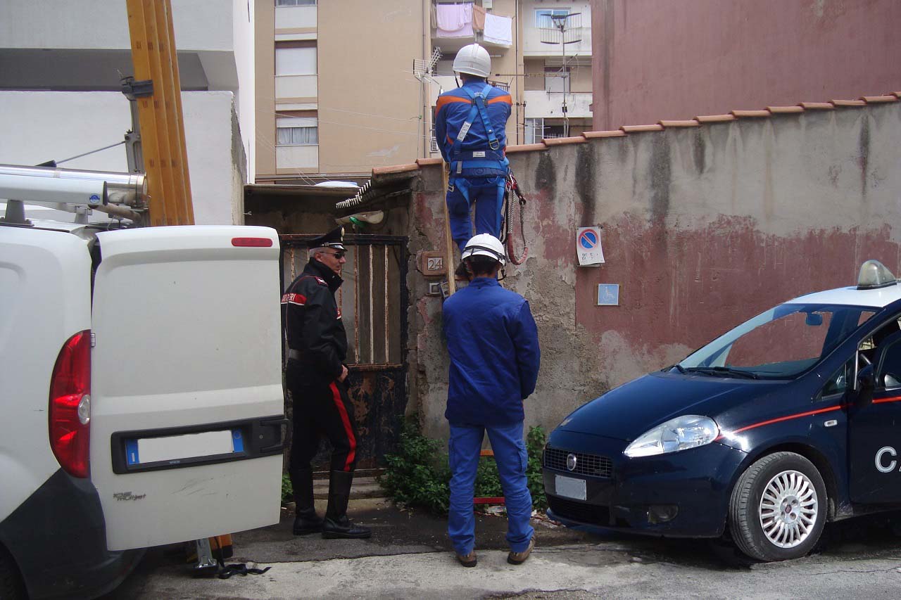 MESSINA Agli Arresti Domiciliari Realizza Un Allaccio Abusivo Alla